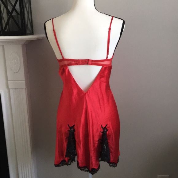Elegant Red Satin Chemise with Black Lace Trim - Picture 5 of 8